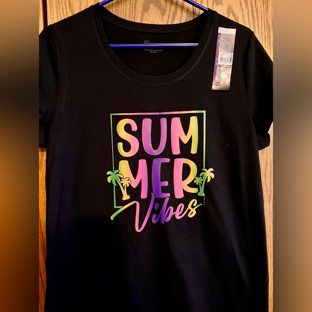 Handmade Black 'Summer Vibes' Graphic T-Shirt

Size XXL
No Boundaries Brand